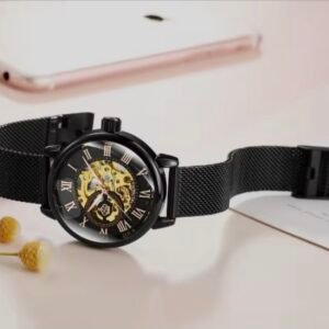 montre automatique femme squelette dorée bracelet cuir.